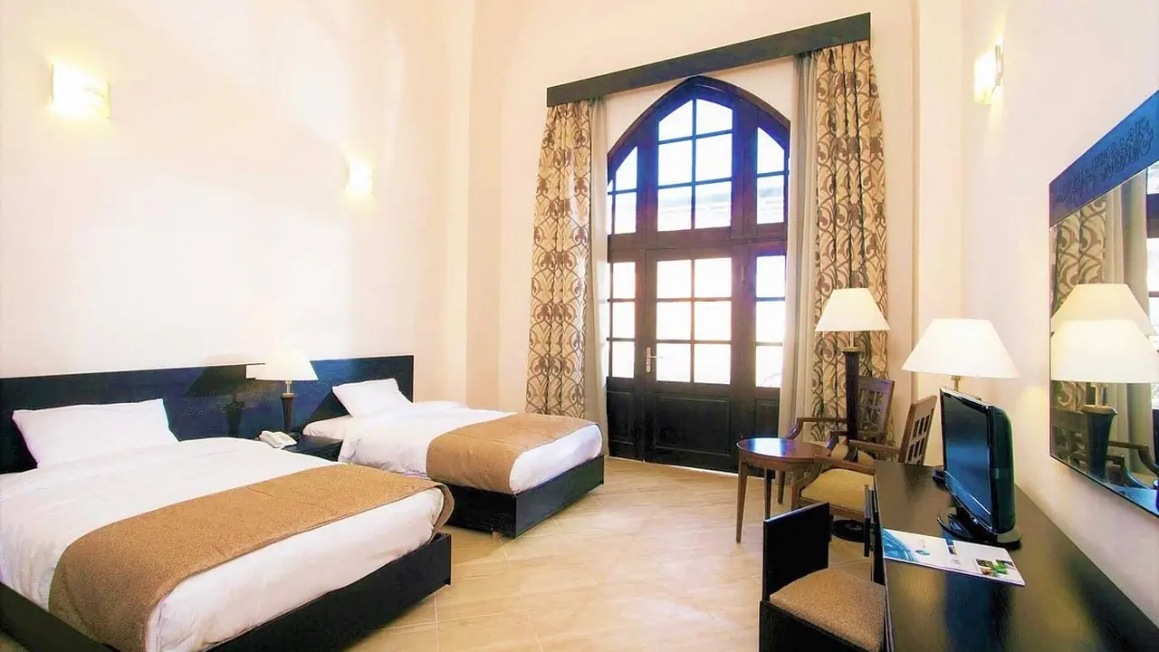 الفندق روحانو بيتش ريزورت - القصير